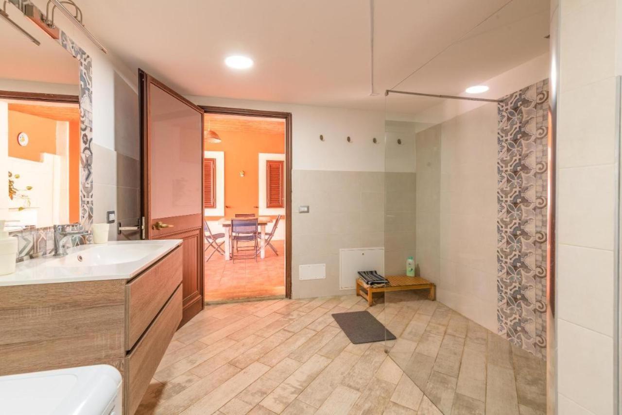 Villa Con Piscina Al Mare オンニーナ エクステリア 写真