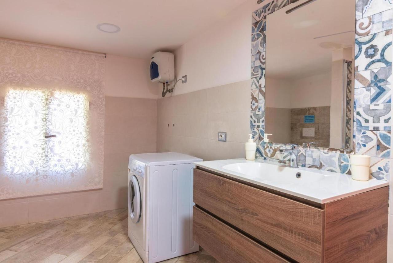 Villa Con Piscina Al Mare オンニーナ エクステリア 写真