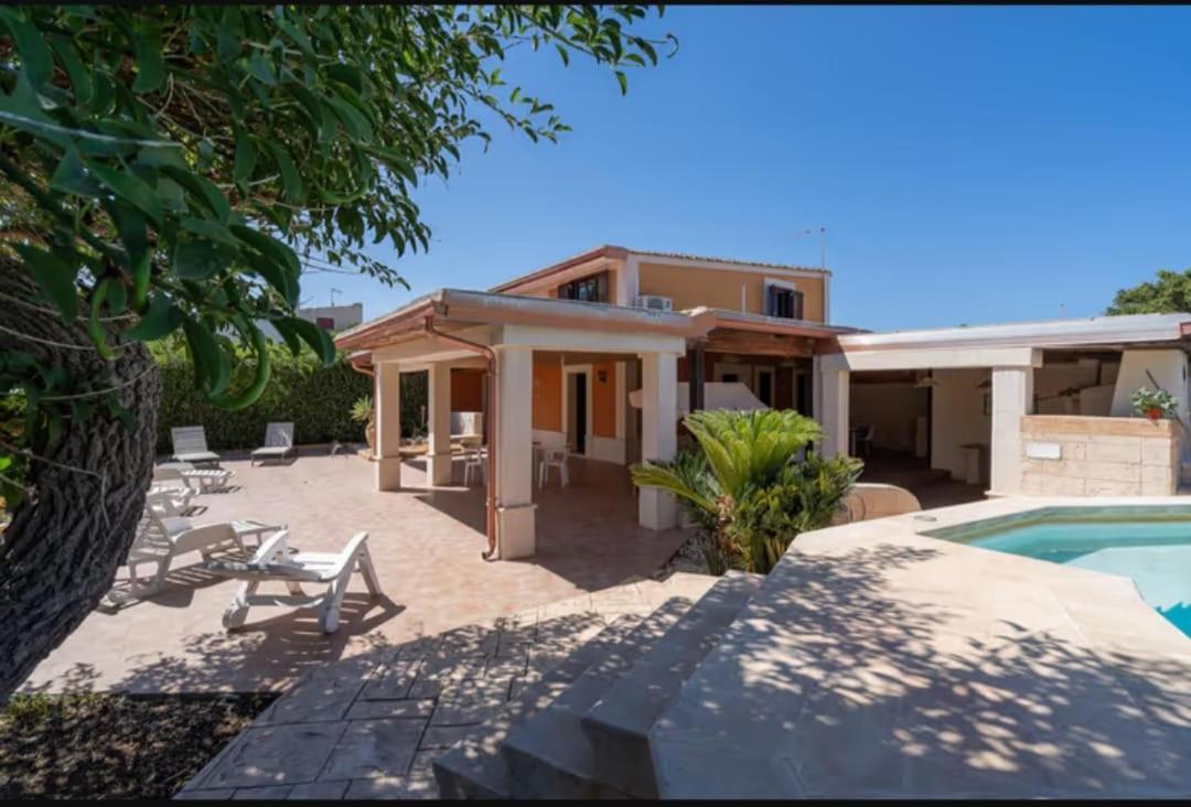 Villa Con Piscina Al Mare オンニーナ エクステリア 写真