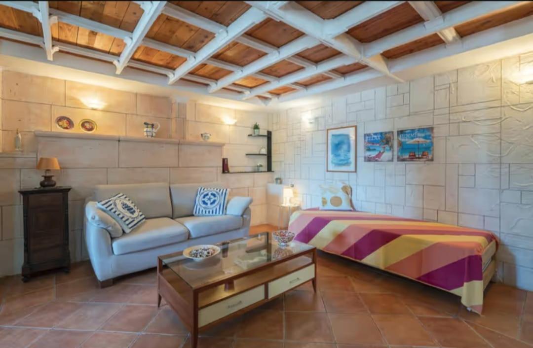 Villa Con Piscina Al Mare オンニーナ エクステリア 写真